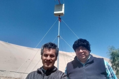Gustavo Chacón y Rubén Ruiz instalación radio enlace en Lluta Alto